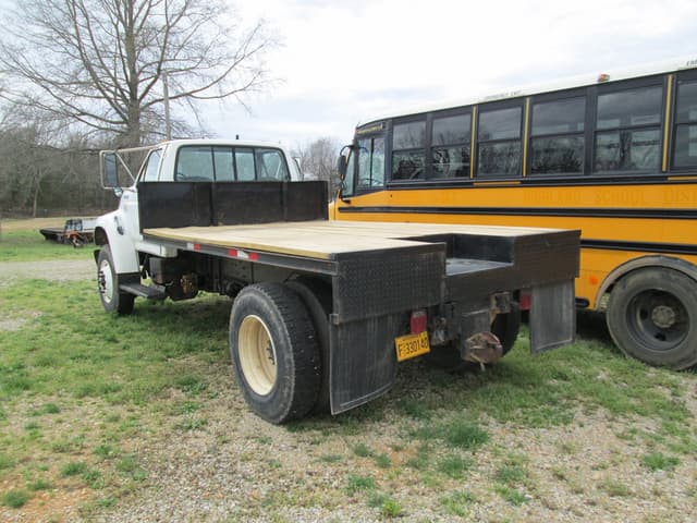 Image of Ford F-800 equipment image 3