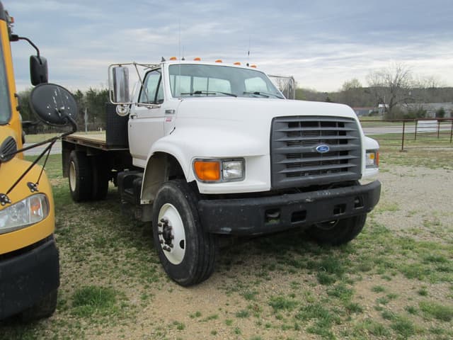 Image of Ford F-800 equipment image 1