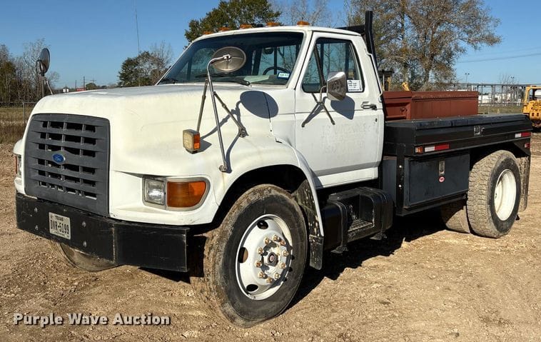 1997 Ford F-800 Equipment Image0