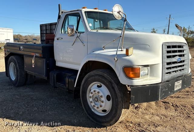 Image of Ford F-800 equipment image 4