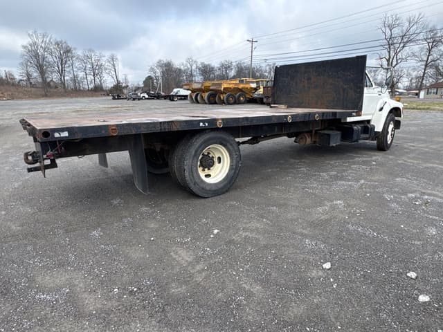 Image of Ford F-800 equipment image 2