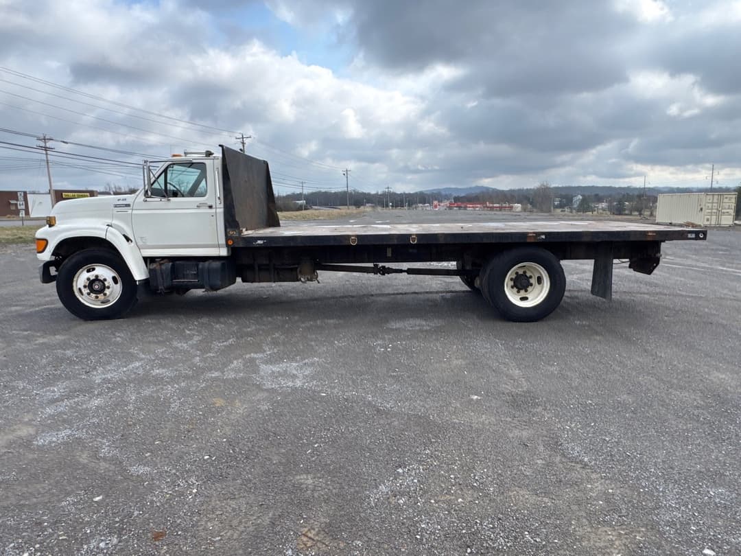 Image of Ford F-800 Primary image