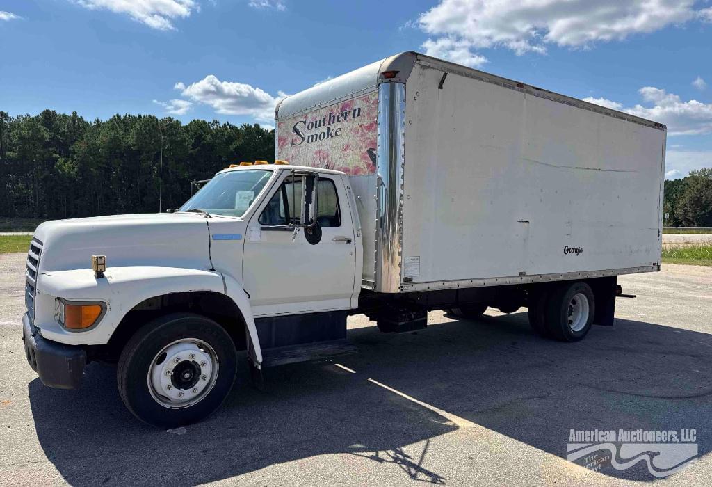 Image of Ford F-800 Primary image