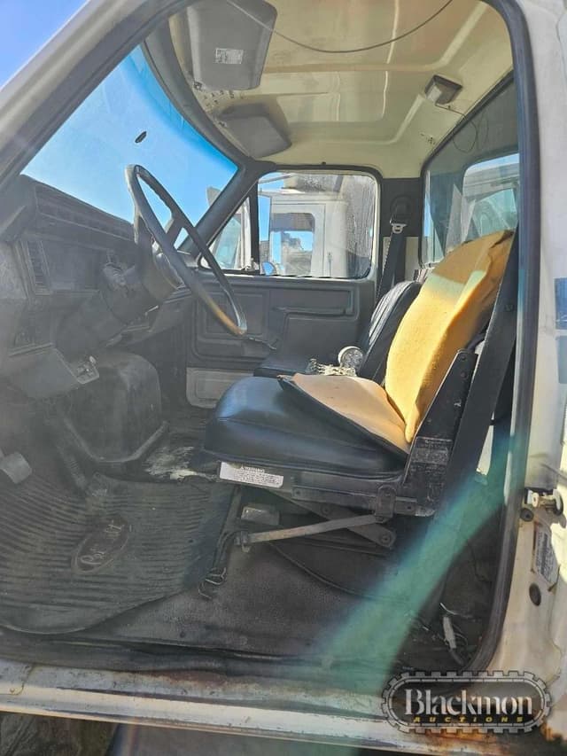 Image of Ford FT900 equipment image 4