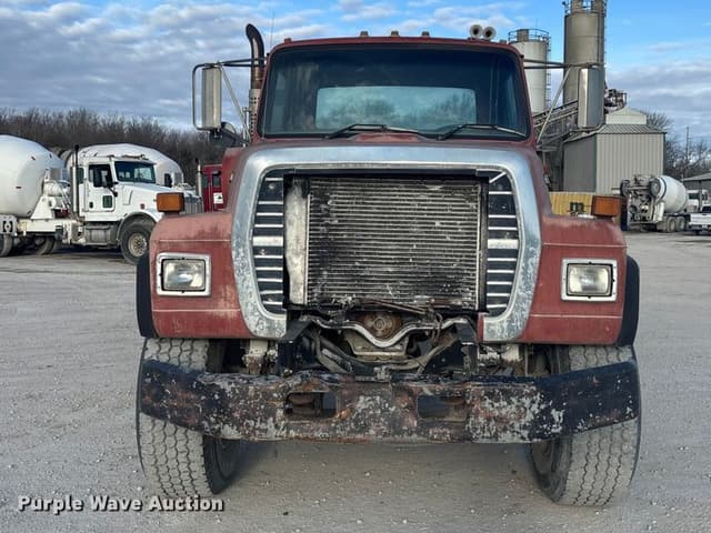 Image of Ford L8000 equipment image 1