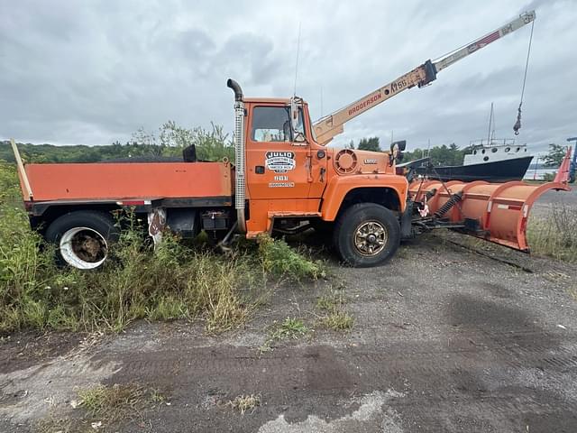 Image of Ford L8000 equipment image 4