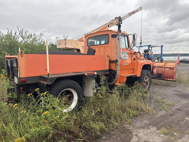 Image of Ford L8000 equipment image 3