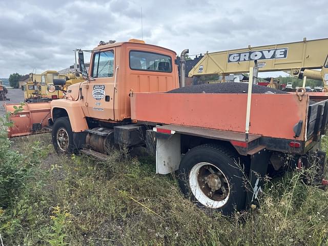 Image of Ford L8000 equipment image 1