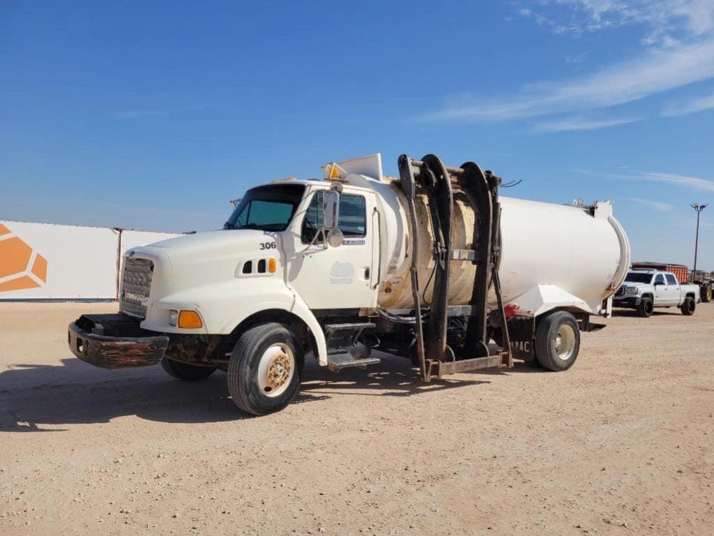 1997 Ford L8513 Equipment Image0