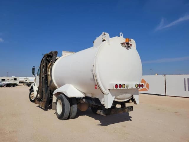 Image of Ford L8513 equipment image 2