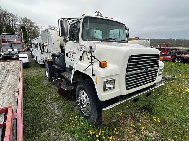 Image of Ford L9000 equipment image 1