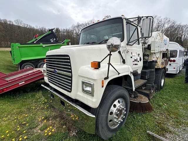 Image of Ford L9000 equipment image 3