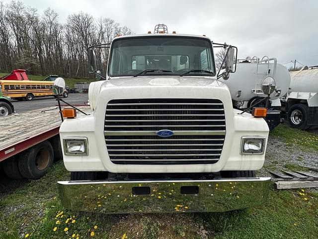 Image of Ford L9000 equipment image 4