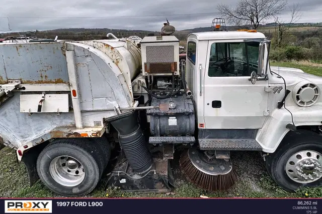 Image of Ford L9000 equipment image 4