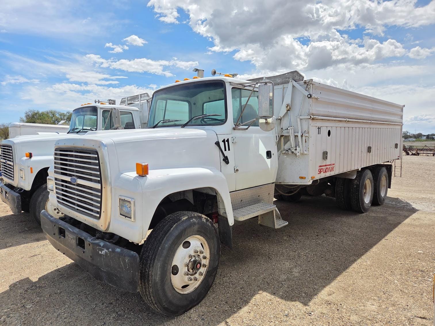 1997 Ford L9000 Equipment Image0