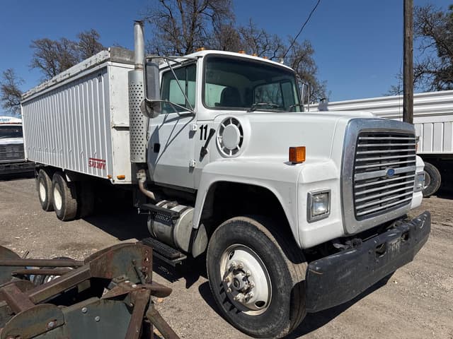Image of Ford L9000 equipment image 3