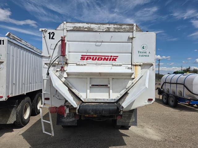 Image of Ford L9000 equipment image 4