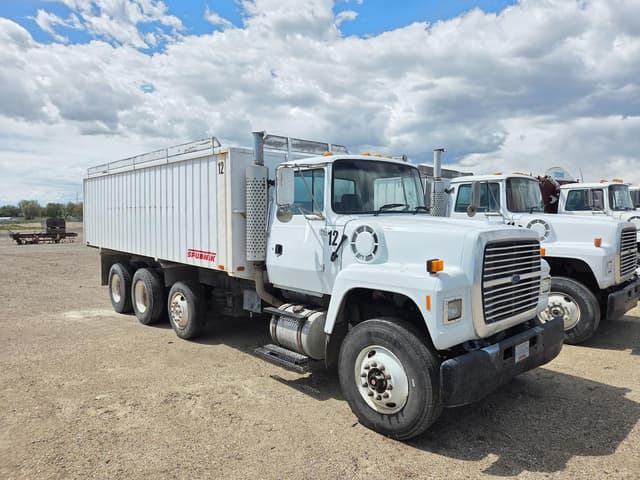 Image of Ford L9000 equipment image 1
