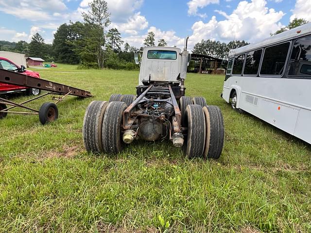 Image of Ford L9000 equipment image 2