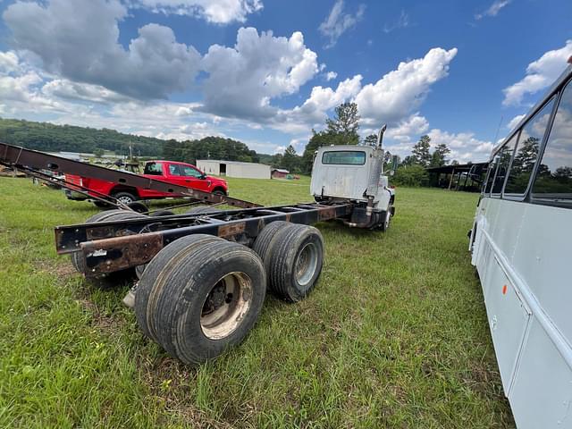 Image of Ford L9000 equipment image 3