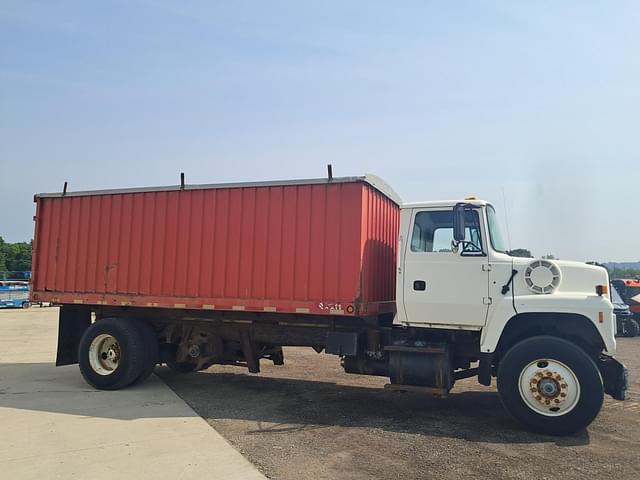Image of Ford LN7000 equipment image 1