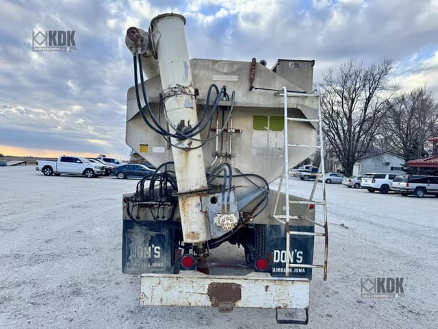 Image of Ford LN8000 equipment image 4