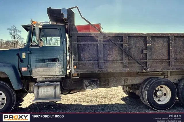 Image of Ford LT8000 equipment image 2