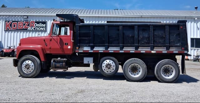 Image of Ford LT8000 equipment image 1