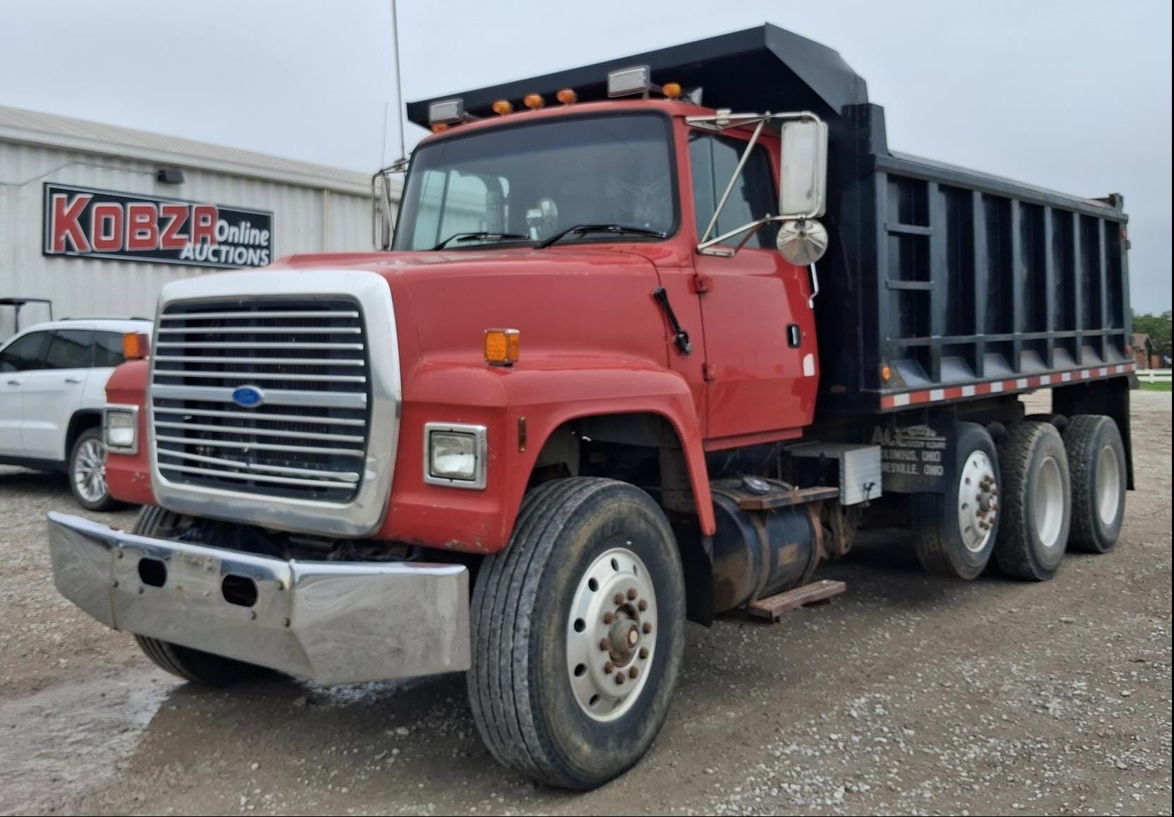 1997 Ford LT8000 Equipment Image0
