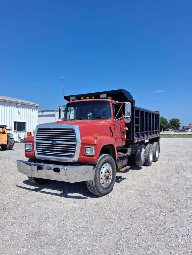 Image of Ford LT8000 equipment image 4