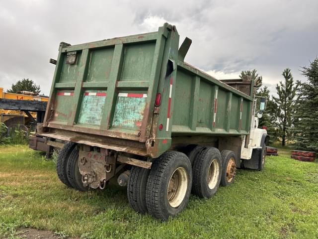 Image of Ford LT8000 equipment image 4