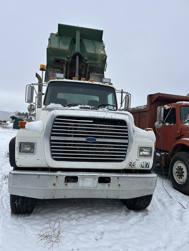 Image of Ford LT8000 equipment image 1
