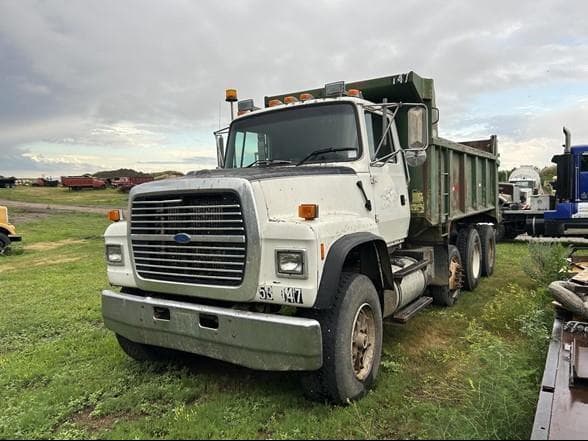 Image of Ford LT8000 equipment image 4