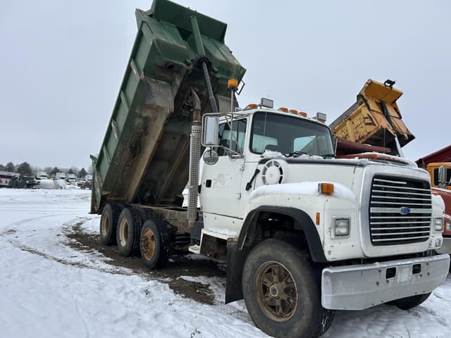 Image of Ford LT8000 equipment image 2