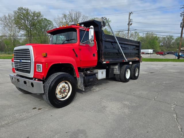 Image of Ford LT8000 equipment image 2