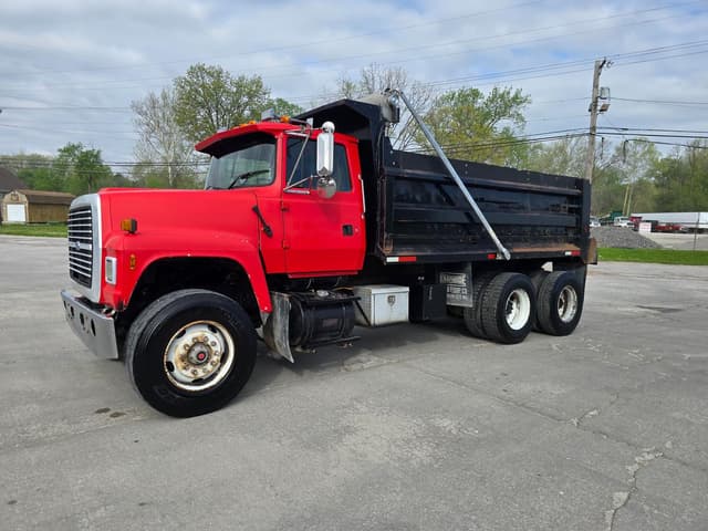 Image of Ford LT8000 equipment image 3