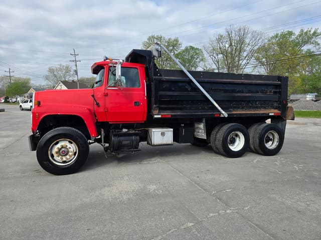 Image of Ford LT8000 equipment image 4