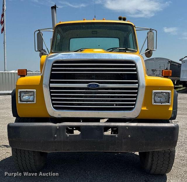 Image of Ford LT8000 equipment image 1