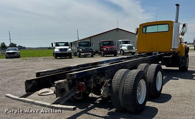 Image of Ford LT8000 equipment image 4