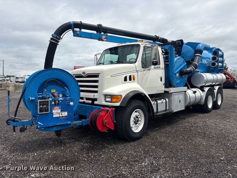 1997 Ford LT8501 Equipment Image0
