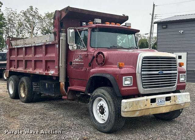 Image of Ford LT9000 equipment image 2