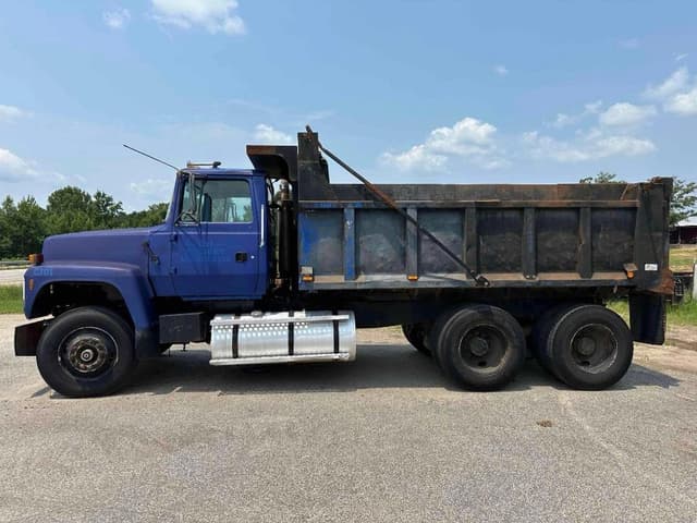 Image of Ford LT9000 equipment image 1