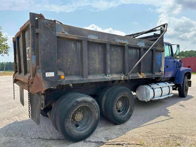 Image of Ford LT9000 equipment image 4