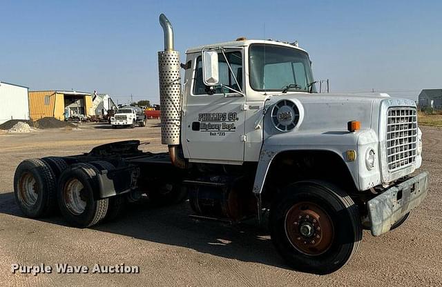 Image of Ford LT9000 equipment image 2