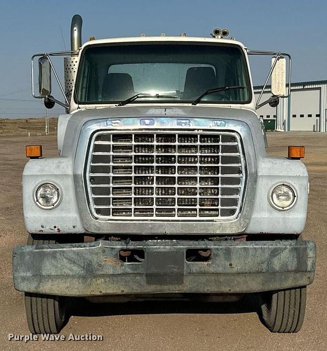 Image of Ford LT9000 equipment image 1