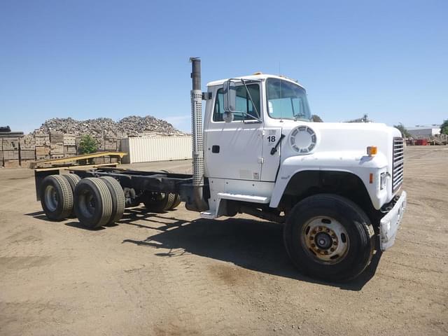 Image of Ford LT9000 equipment image 1