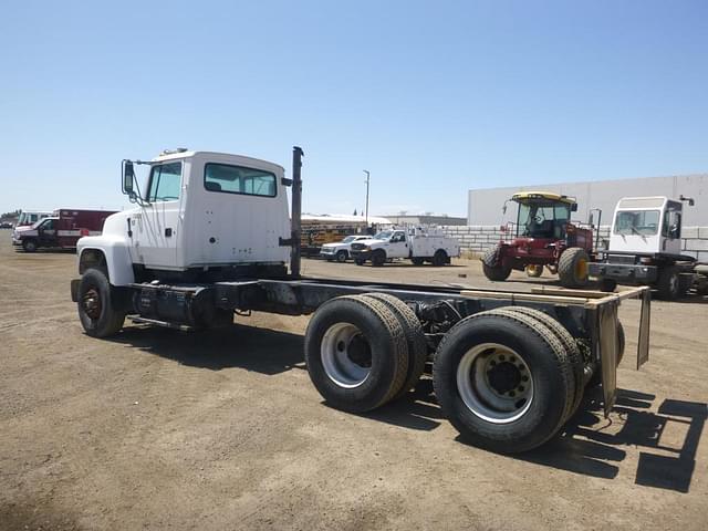 Image of Ford LT9000 equipment image 3
