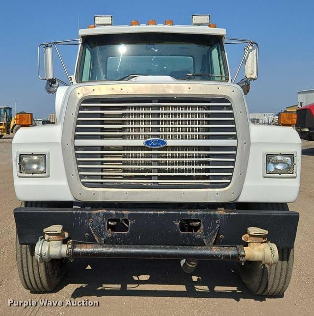 Image of Ford LT9000 equipment image 1