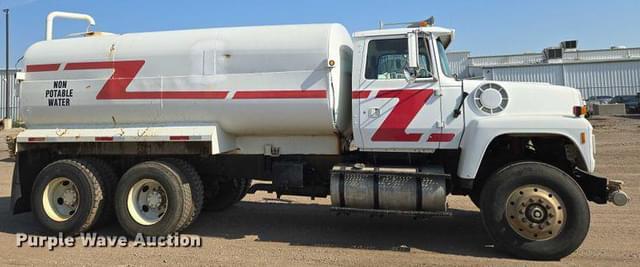 Image of Ford LT9000 equipment image 3