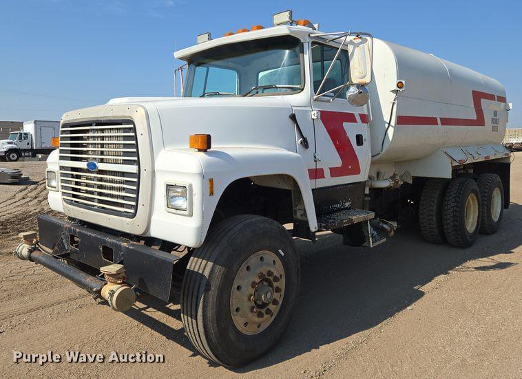 Image of Ford LT9000 Primary image